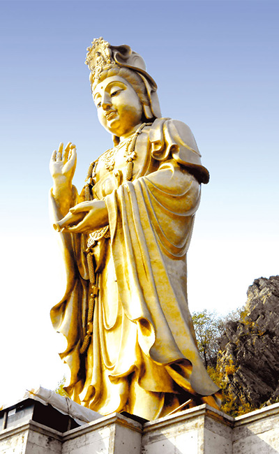 30.6m bronze statue of Fuhui Guanyin in Xiaochang, Hubei